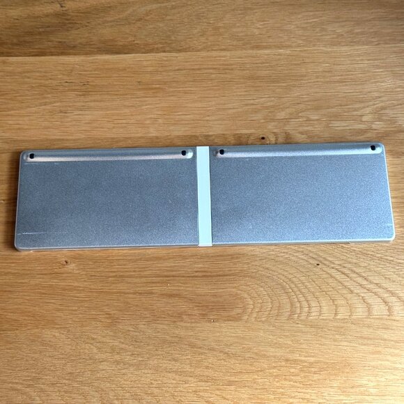 iWerkz Universal Folding Bluetooth Keyboard, White (44652WH) - Picture 12 of 15